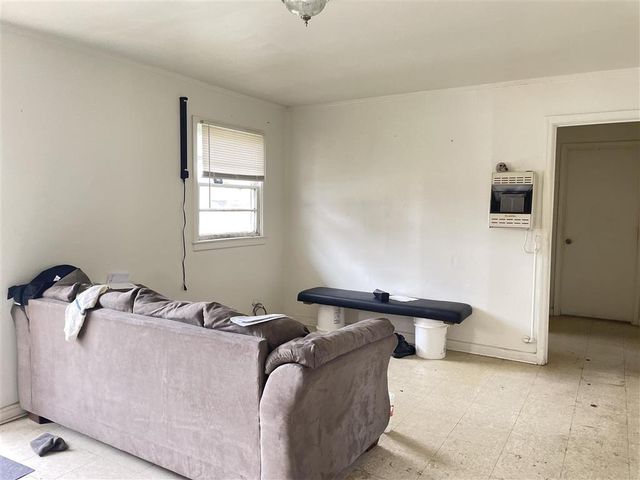 2236 E Prien Lake Road, Lake Charles, LA 70601