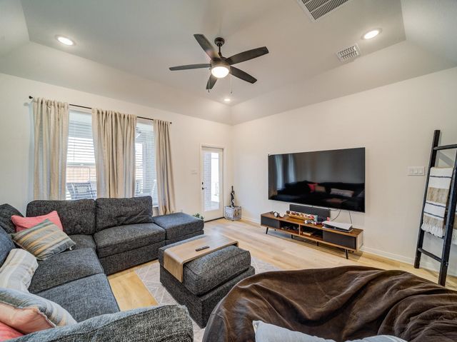 1820 Temple Hills, Van Alstyne, TX 75495