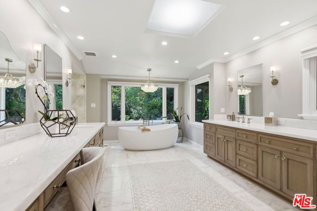 15946 Woodvale Road, Los Angeles, CA 91436