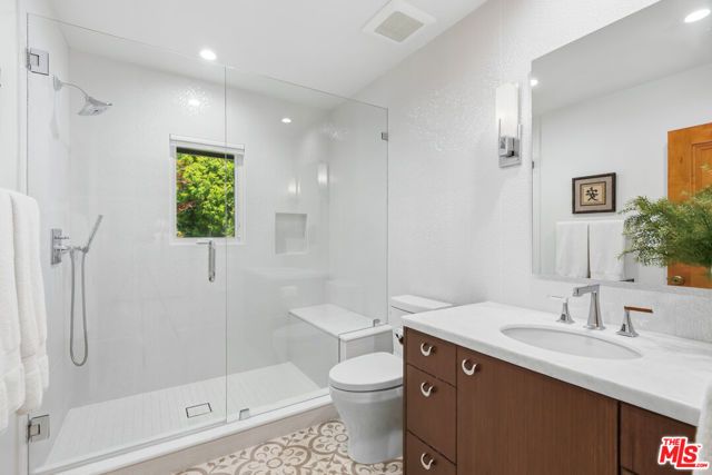 15946 Woodvale Road, Los Angeles, CA 91436