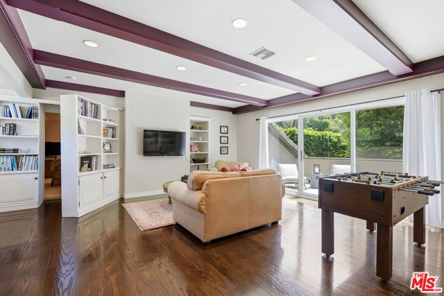 15946 Woodvale Road, Los Angeles, CA 91436