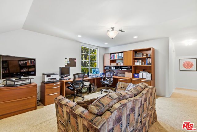 15946 Woodvale Road, Los Angeles, CA 91436