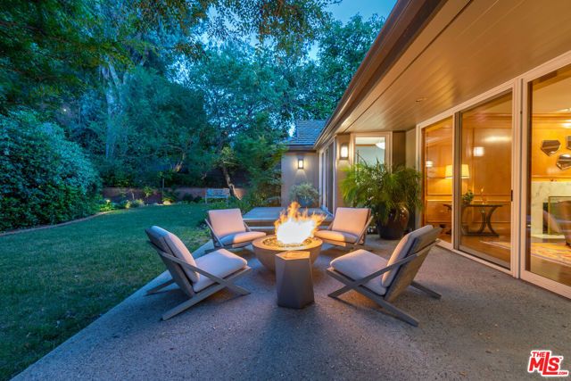 15946 Woodvale Road, Los Angeles, CA 91436