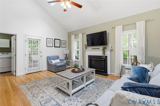 10169 Grand Oaks Dr, Richmond, VA 23233