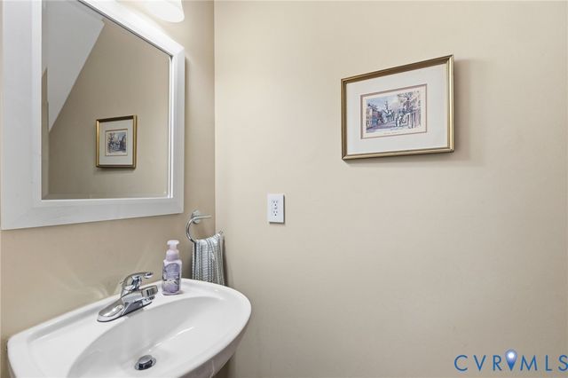 10169 Grand Oaks Dr, Richmond, VA 23233