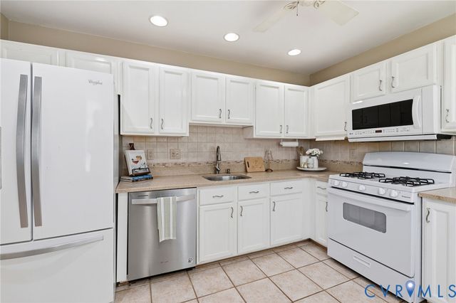 10169 Grand Oaks Dr, Richmond, VA 23233