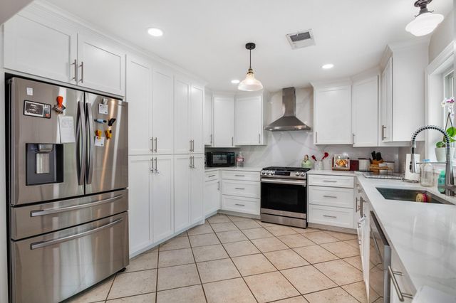 1010 Rosewood Drive, Dickinson, TX 77539