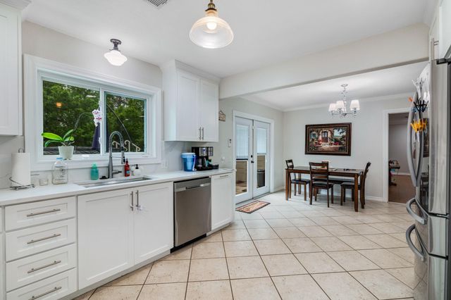 1010 Rosewood Drive, Dickinson, TX 77539