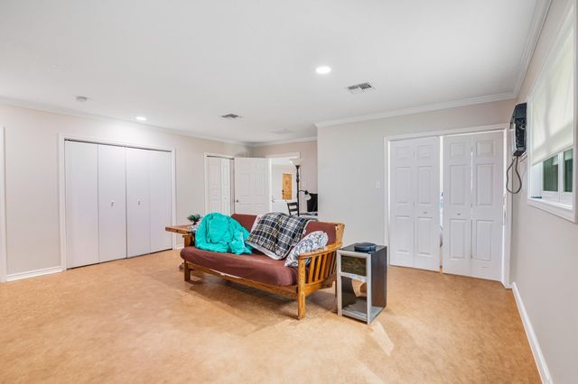 1010 Rosewood Drive, Dickinson, TX 77539