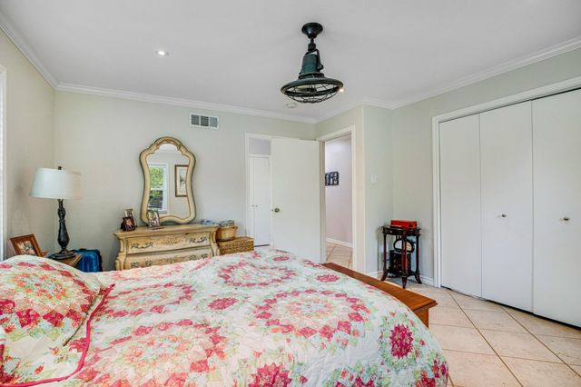 1010 Rosewood Drive, Dickinson, TX 77539