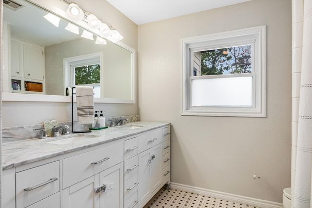 1010 Rosewood Drive, Dickinson, TX 77539