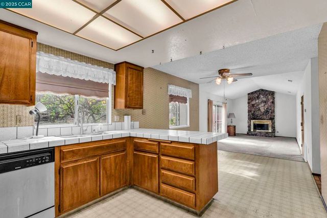 1239 Krona Ln, Concord, CA 94521