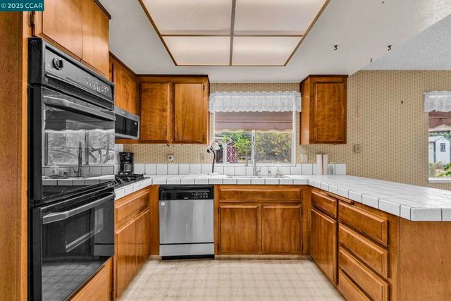 1239 Krona Ln, Concord, CA 94521