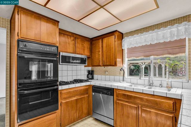 1239 Krona Ln, Concord, CA 94521