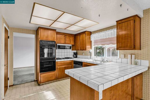 1239 Krona Ln, Concord, CA 94521