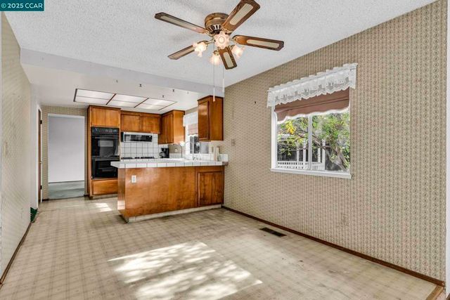 1239 Krona Ln, Concord, CA 94521