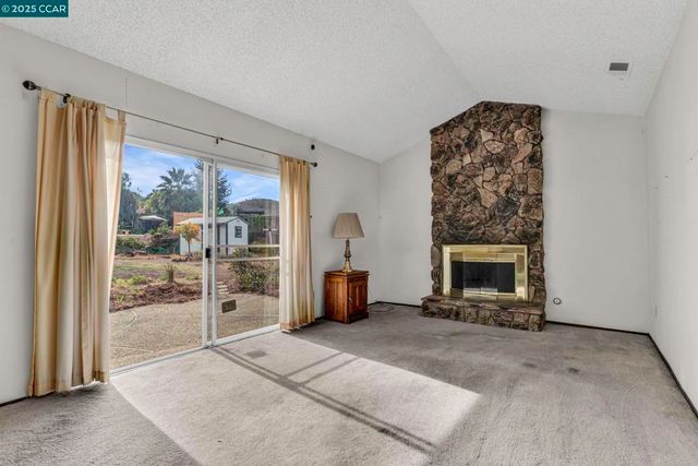 1239 Krona Ln, Concord, CA 94521