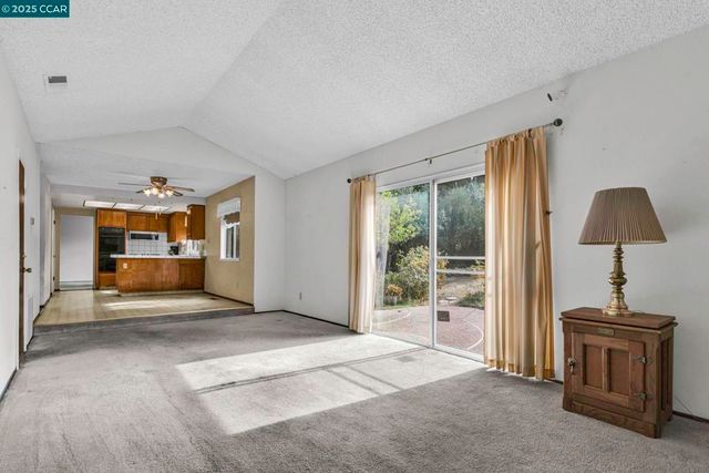 1239 Krona Ln, Concord, CA 94521