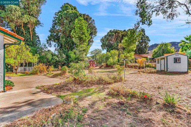 1239 Krona Ln, Concord, CA 94521