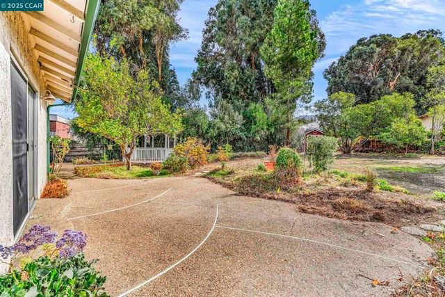 1239 Krona Ln, Concord, CA 94521