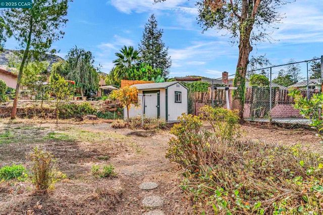 1239 Krona Ln, Concord, CA 94521