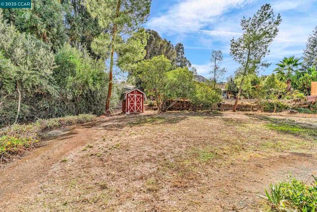 1239 Krona Ln, Concord, CA 94521