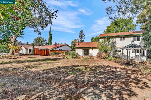 1239 Krona Ln, Concord, CA 94521