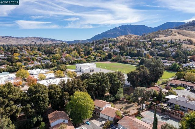 1239 Krona Ln, Concord, CA 94521