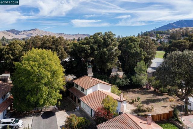 1239 Krona Ln, Concord, CA 94521