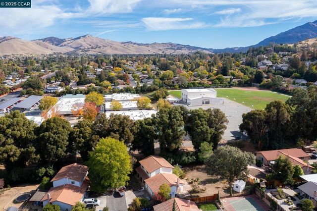 1239 Krona Ln, Concord, CA 94521