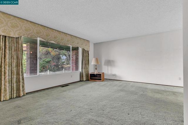 1239 Krona Ln, Concord, CA 94521