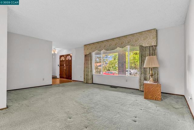 1239 Krona Ln, Concord, CA 94521