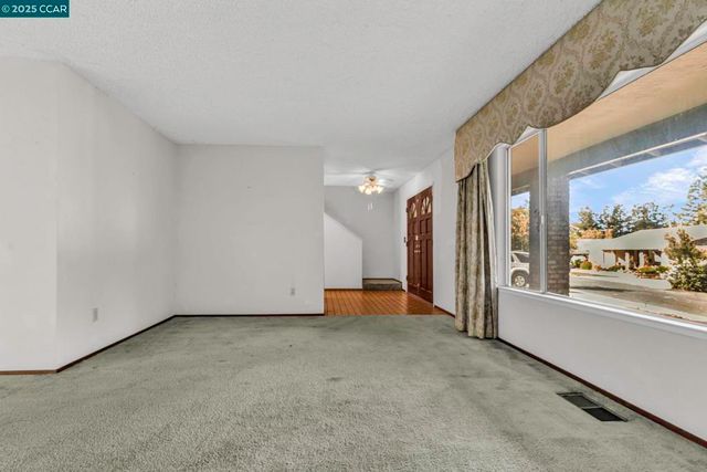 1239 Krona Ln, Concord, CA 94521