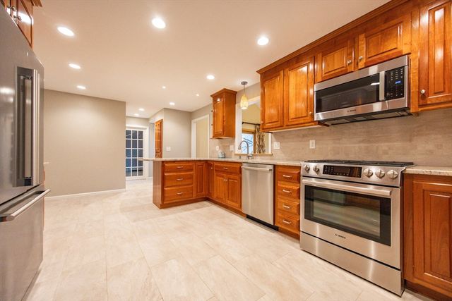 261 Rolling Meadow Drive, Holliston, MA 01746