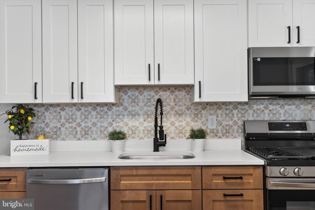 Image 10 of property listing at 3421 ORLANDO AVE, Baltimore, MD 21234