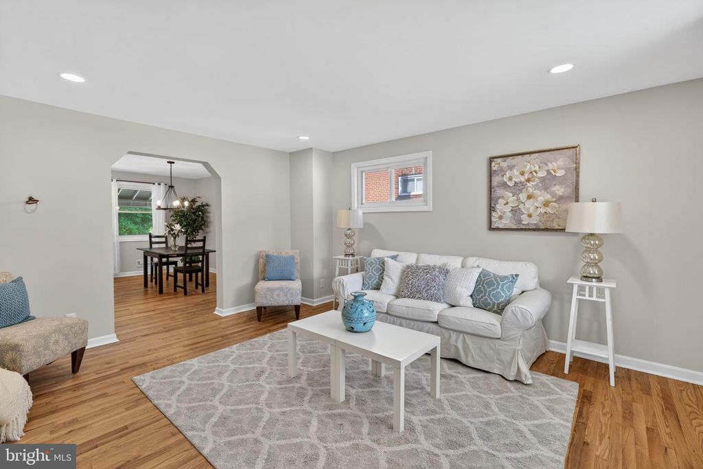 Image 6 of property listing at 3421 ORLANDO AVE, Baltimore, MD 21234