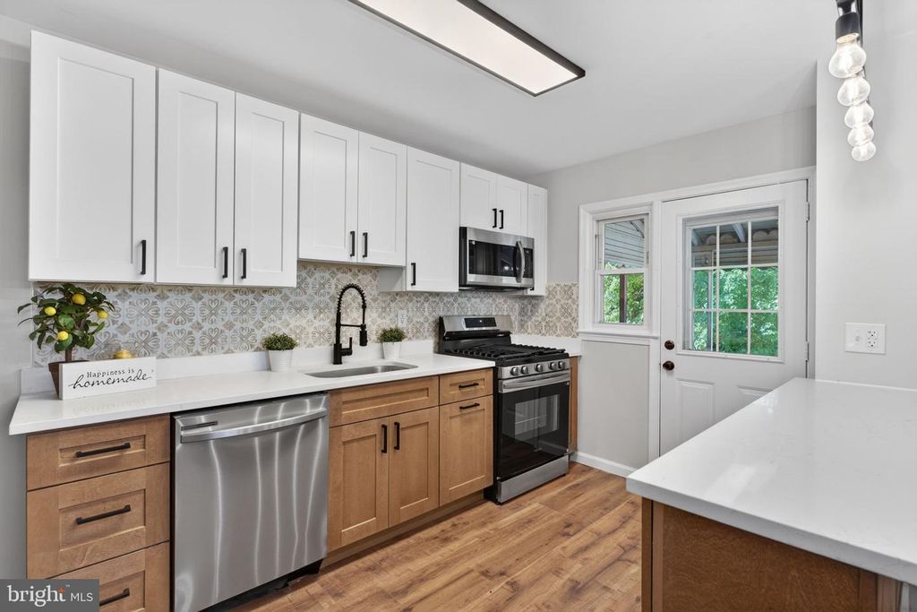 Image 9 of property listing at 3421 ORLANDO AVE, Baltimore, MD 21234