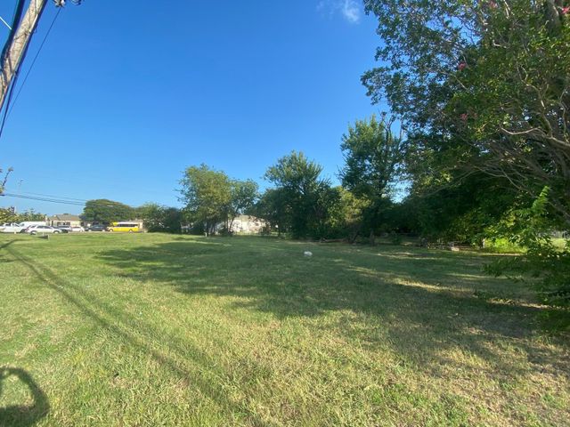 451 N Jim Miller Road, Dallas, TX 75217
