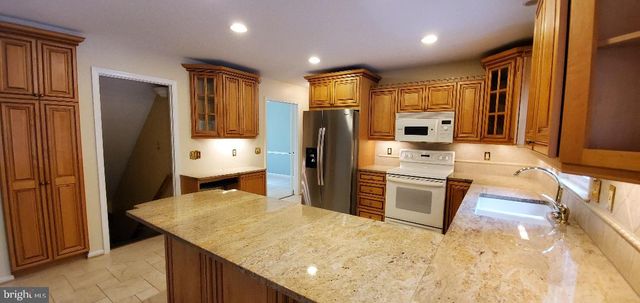 12546 CAVALIER DR, Woodbridge, VA 22192