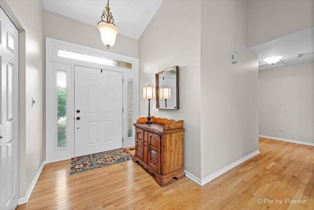 6 Ennis Court, Cary, IL 60013