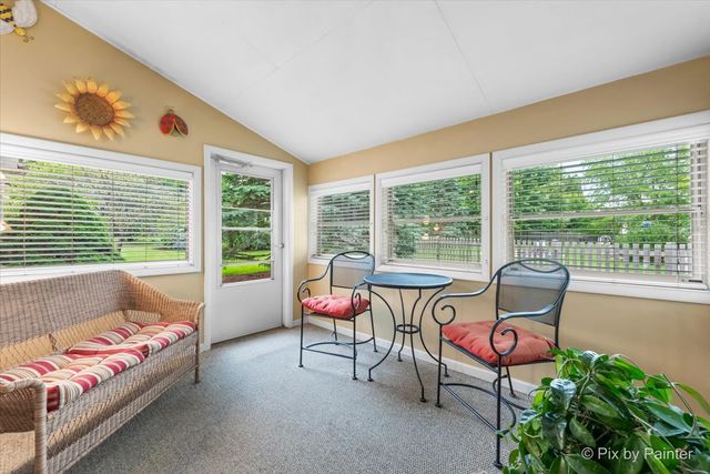 6 Ennis Court, Cary, IL 60013