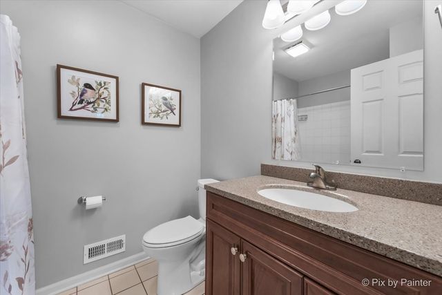 6 Ennis Court, Cary, IL 60013