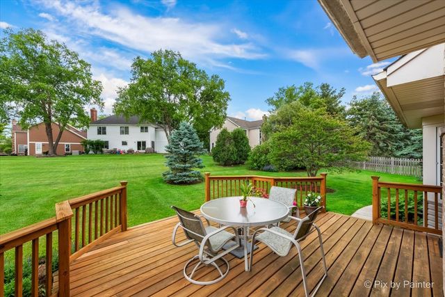 6 Ennis Court, Cary, IL 60013