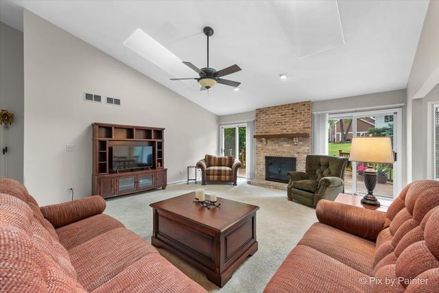 6 Ennis Court, Cary, IL 60013
