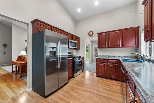 6 Ennis Court, Cary, IL 60013