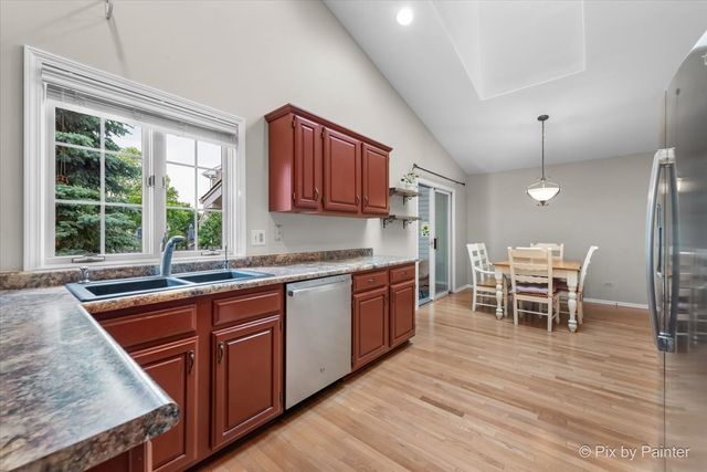 6 Ennis Court, Cary, IL 60013
