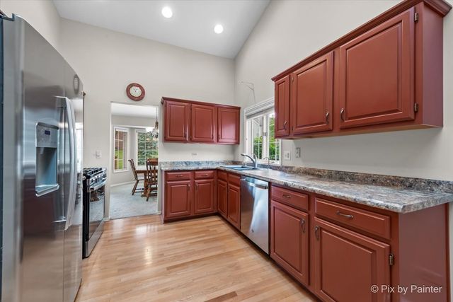 6 Ennis Court, Cary, IL 60013