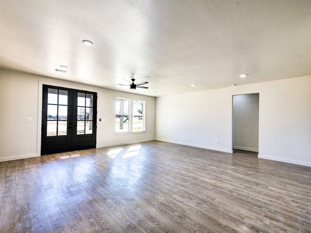 170 Half Moon Way, Runaway Bay, TX 76426