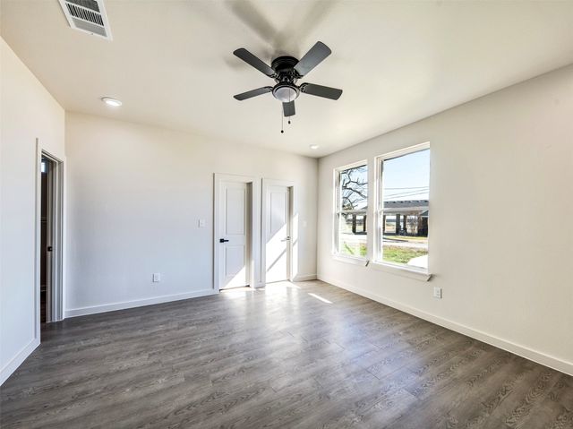 170 Half Moon Way, Runaway Bay, TX 76426