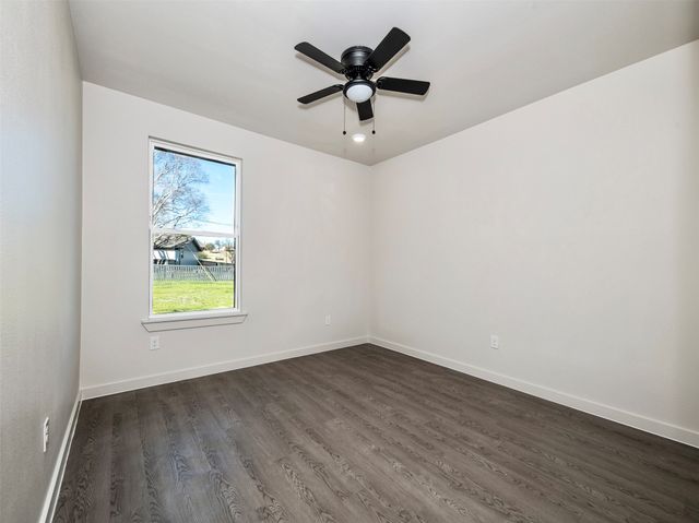 170 Half Moon Way, Runaway Bay, TX 76426